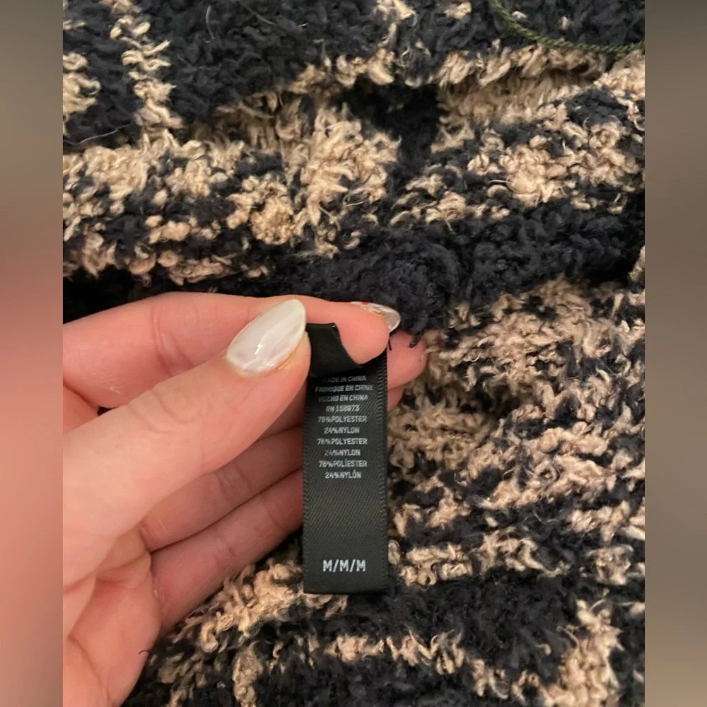 Skims fuzzy hoodie - Picture 3 of 3